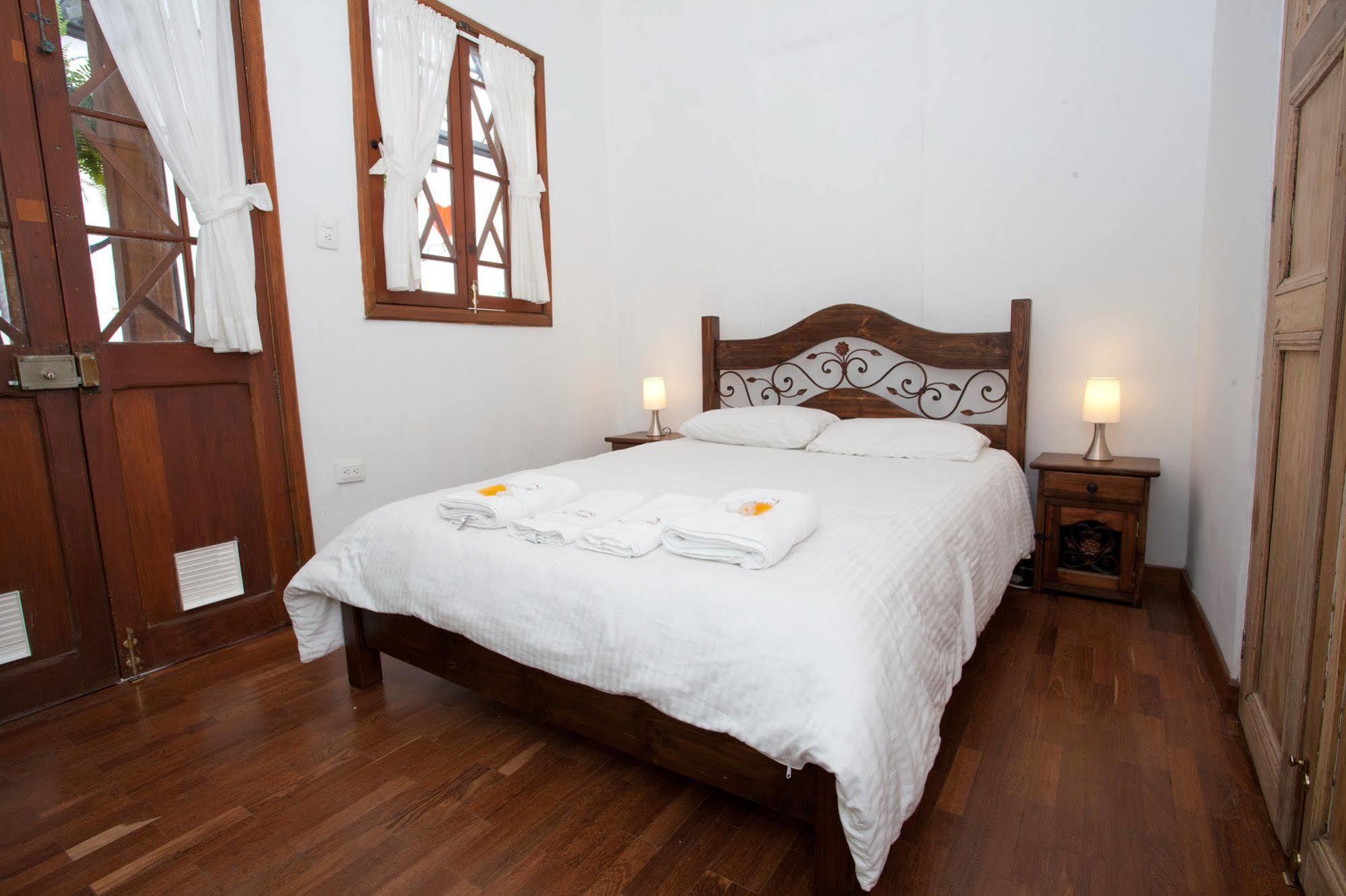 Arche Noah Boutique Hostel Bogota Bagian luar foto